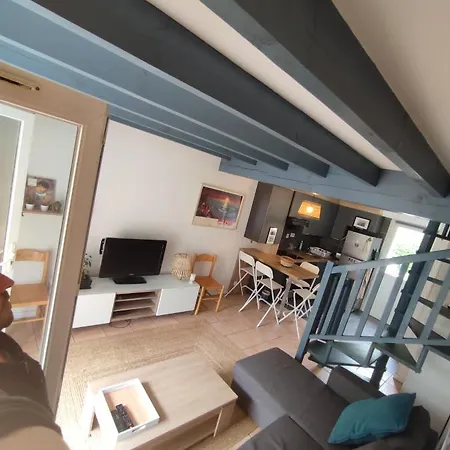 Petit Oasis Avec Piscine Apartment *